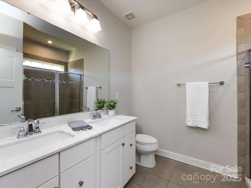 1814 Shumard Lane, Charlotte, NC 28205.  MLS# CAR4235562, YatesRealty ID 15399. 