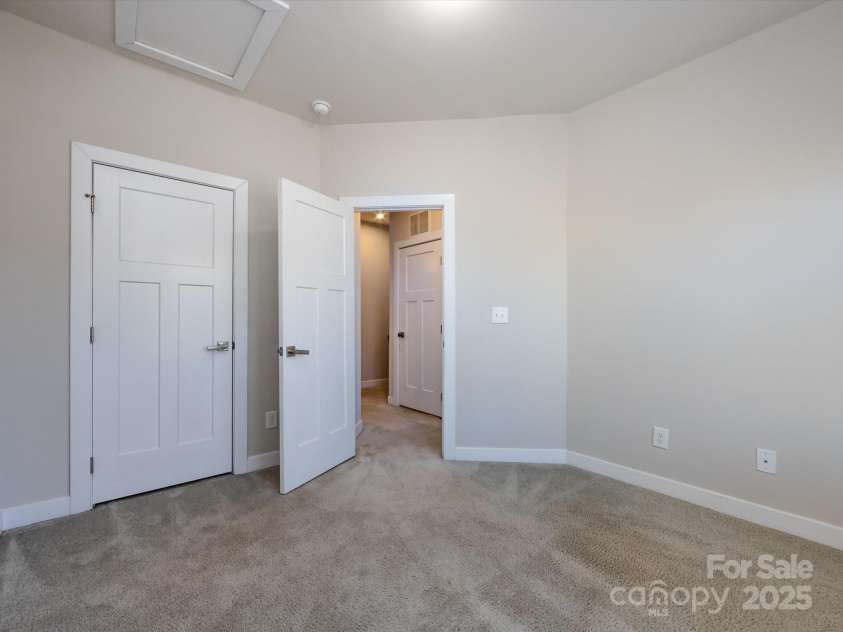 1814 Shumard Lane, Charlotte, NC 28205.  MLS# CAR4235562, YatesRealty ID 15399. 
