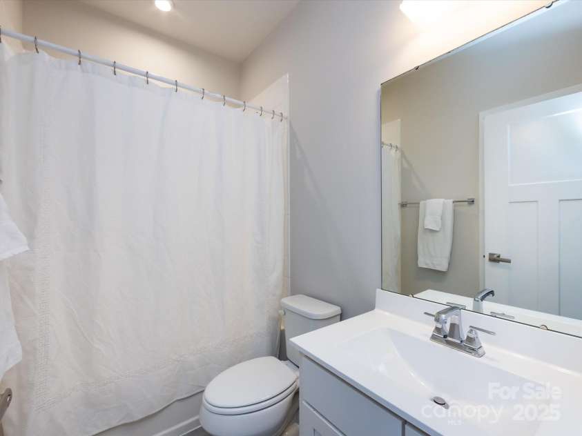 1814 Shumard Lane, Charlotte, NC 28205.  MLS# CAR4235562, YatesRealty ID 15399. 