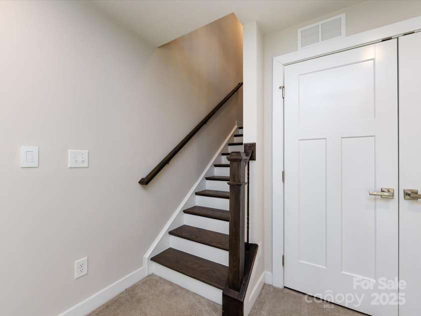 1814 Shumard Lane, Charlotte, NC 28205.  MLS# CAR4235562, YatesRealty ID 15399. 