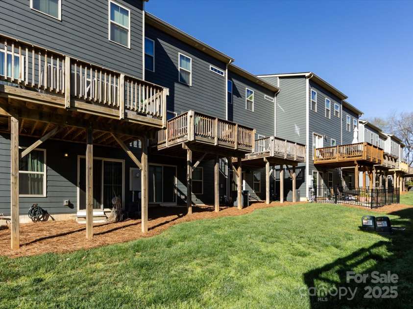 1814 Shumard Lane, Charlotte, NC 28205.  MLS# CAR4235562, YatesRealty ID 15399. 