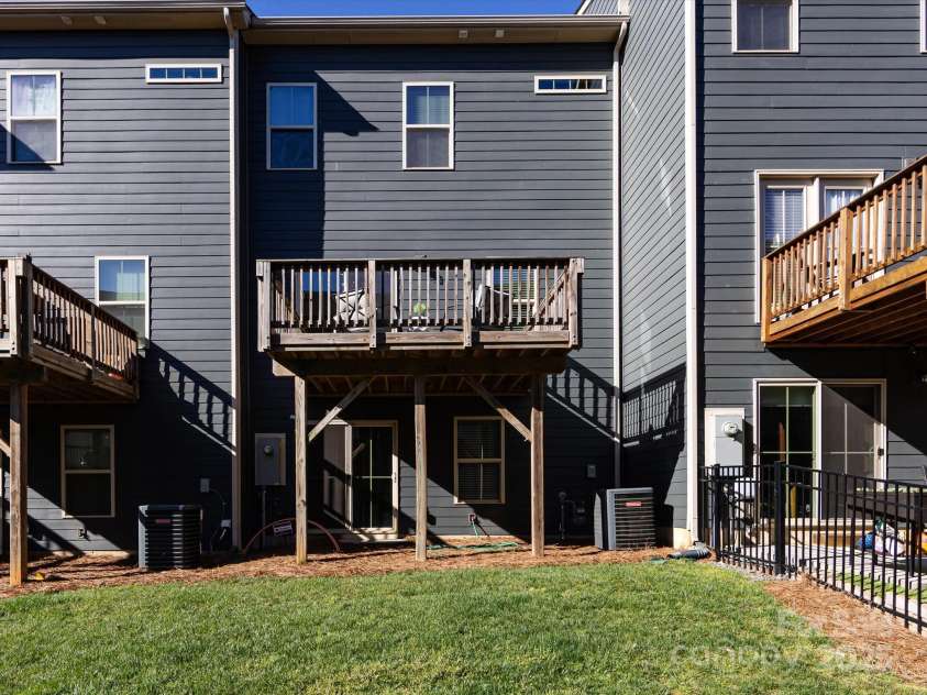 1814 Shumard Lane, Charlotte, NC 28205.  MLS# CAR4235562, YatesRealty ID 15399. 