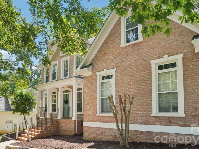 5212 Shannamara Drive, Matthews, NC 28104.  MLS# CAR4372618, YatesRealty ID 15399. 