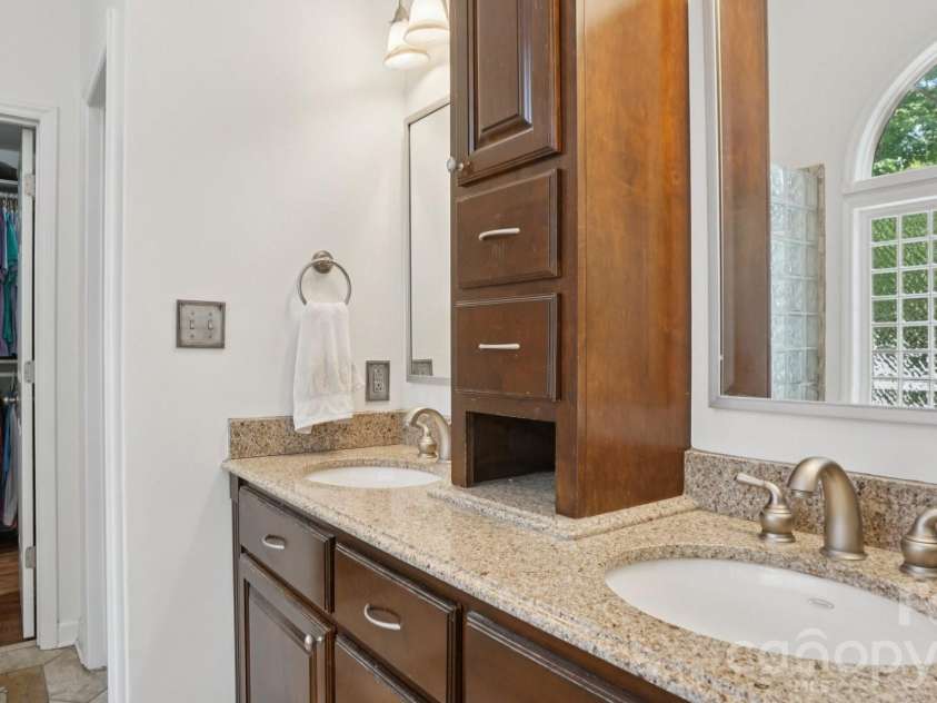 5212 Shannamara Drive, Matthews, NC 28104.  MLS# CAR4372618, YatesRealty ID 15399. 