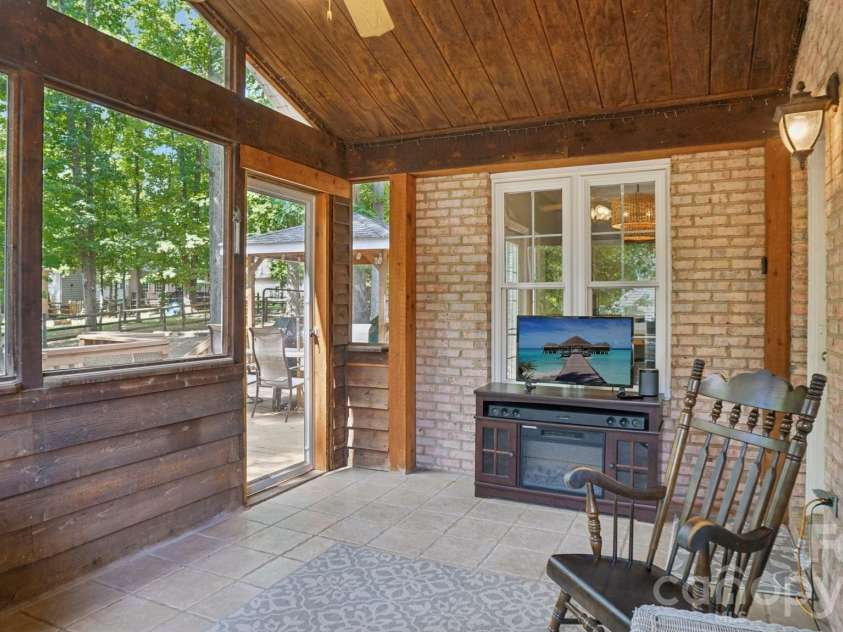 5212 Shannamara Drive, Matthews, NC 28104.  MLS# CAR4372618, YatesRealty ID 15399. 