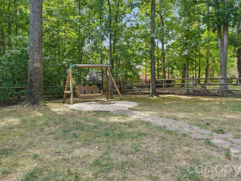 5212 Shannamara Drive, Matthews, NC 28104.  MLS# CAR4372618, YatesRealty ID 15399. 