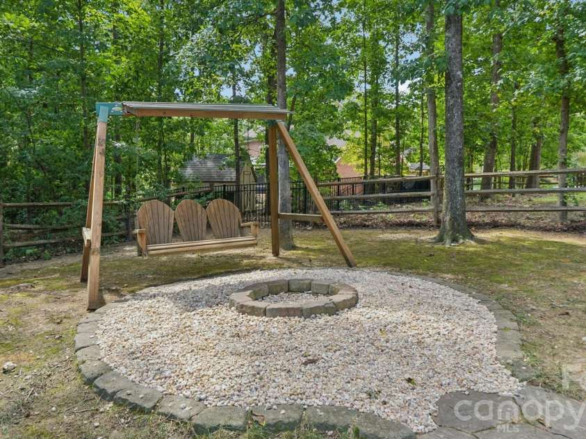 5212 Shannamara Drive, Matthews, NC 28104.  MLS# CAR4372618, YatesRealty ID 15399. 