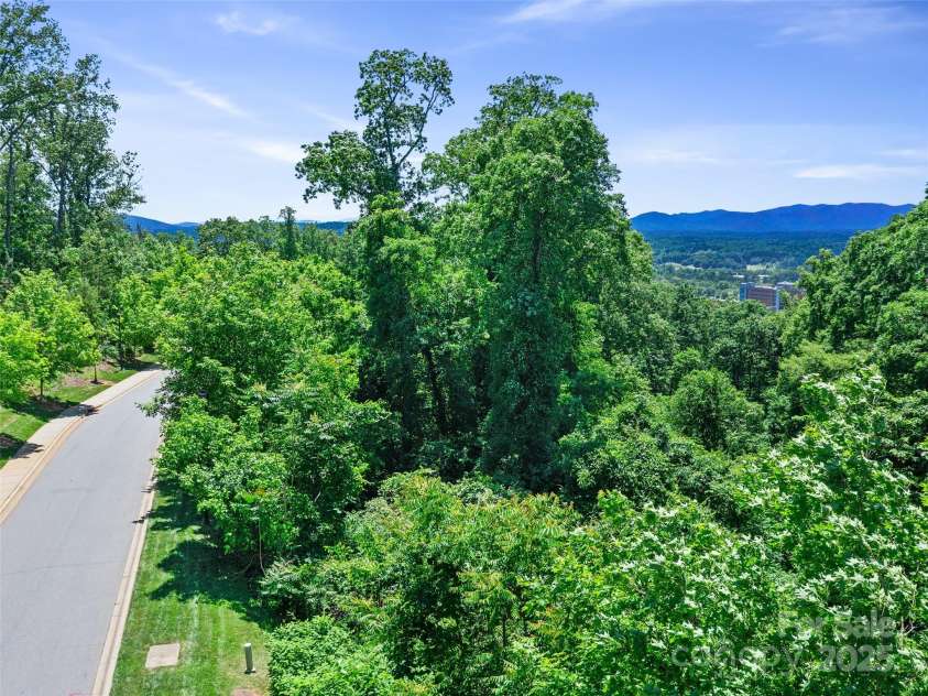 44 Samuel Ashe Drive, Asheville, NC 28805.  MLS# CAR4279385, YatesRealty ID 154. 