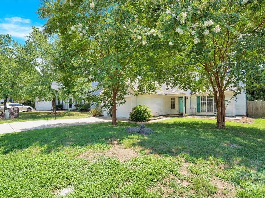 6236 Old Corral Street, Charlotte, NC 28277.  MLS# CAR4162890, YatesRealty ID 154. 