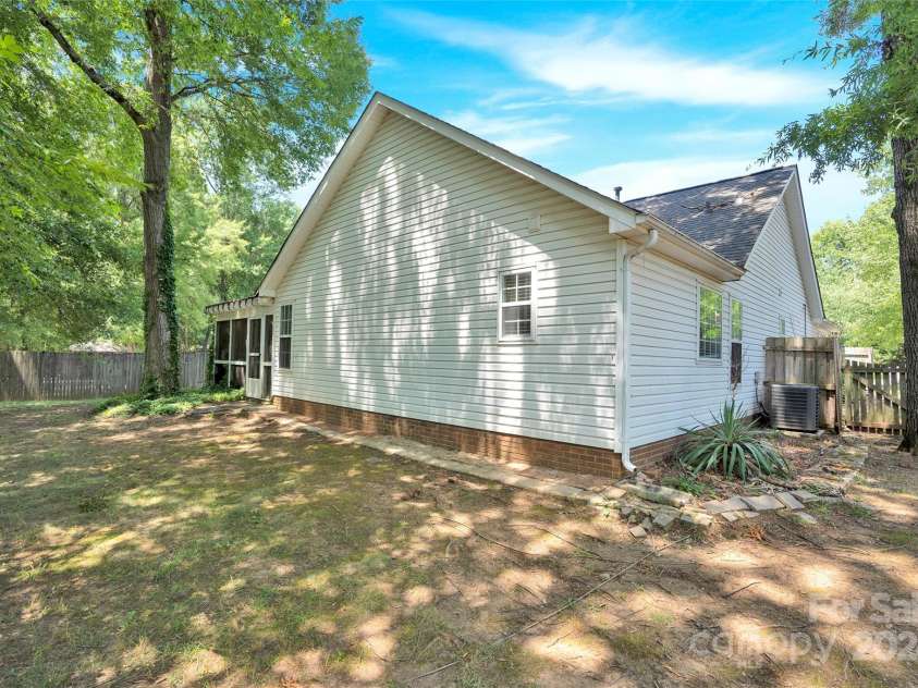 6236 Old Corral Street, Charlotte, NC 28277.  MLS# CAR4162890, YatesRealty ID 154. 