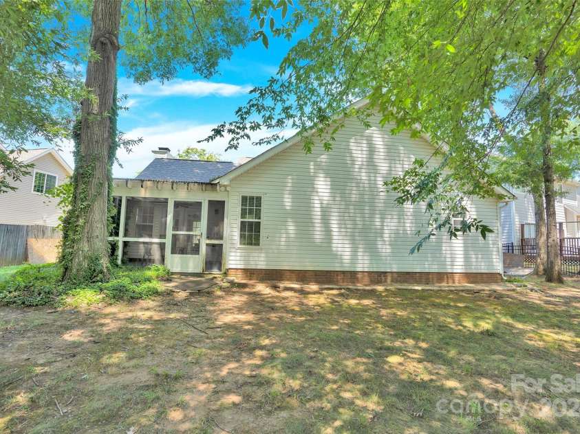 6236 Old Corral Street, Charlotte, NC 28277.  MLS# CAR4162890, YatesRealty ID 154. 