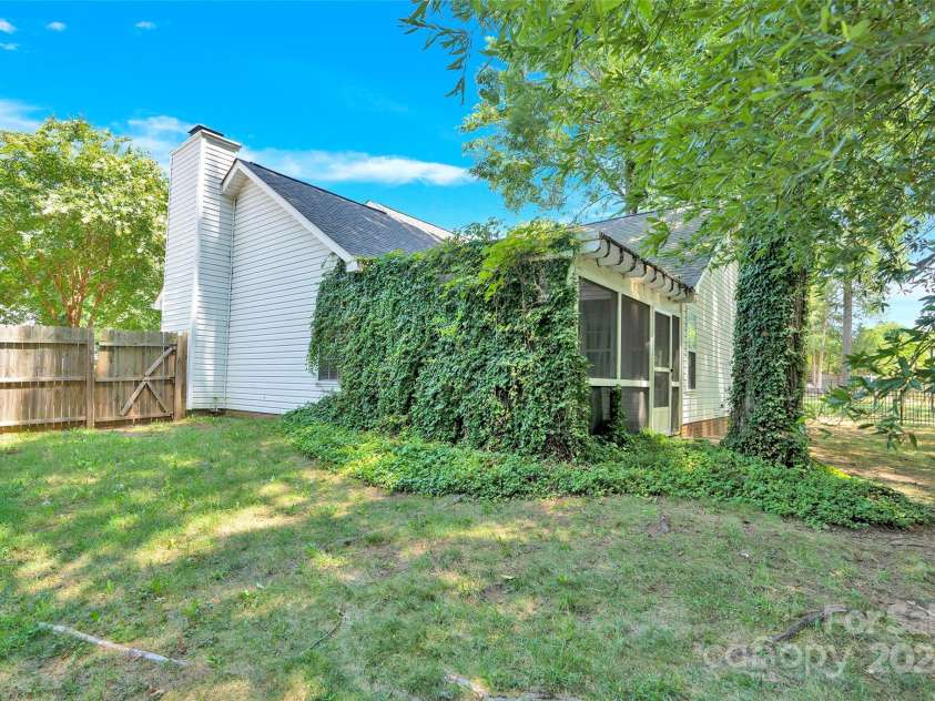 6236 Old Corral Street, Charlotte, NC 28277.  MLS# CAR4162890, YatesRealty ID 154. 