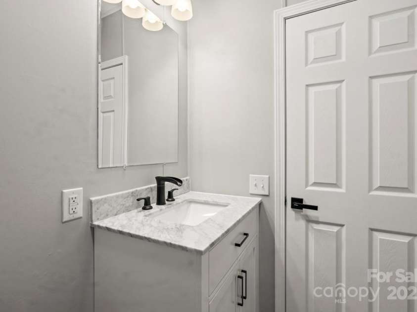 1133 Lynn Lane, Catawba, NC 28609.  MLS# CAR4275480, YatesRealty ID 1540. 2nd full bath with new vanity and fixtures