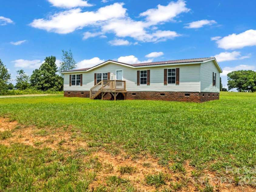 1133 Lynn Lane, Catawba, NC 28609.  MLS# CAR4275480, YatesRealty ID 1540. Front yard