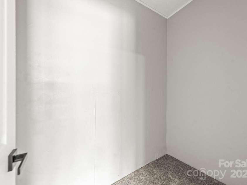 1133 Lynn Lane, Catawba, NC 28609.  MLS# CAR4275480, YatesRealty ID 1540. Picture of Primary closet