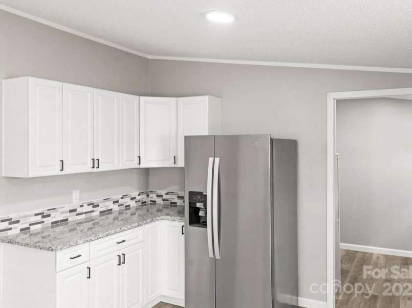 1133 Lynn Lane, Catawba, NC 28609.  MLS# CAR4275480, YatesRealty ID 1540. Tiel back splash and granite counter tops