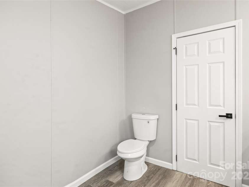 1133 Lynn Lane, Catawba, NC 28609.  MLS# CAR4275480, YatesRealty ID 1540. Water closet in primary bath