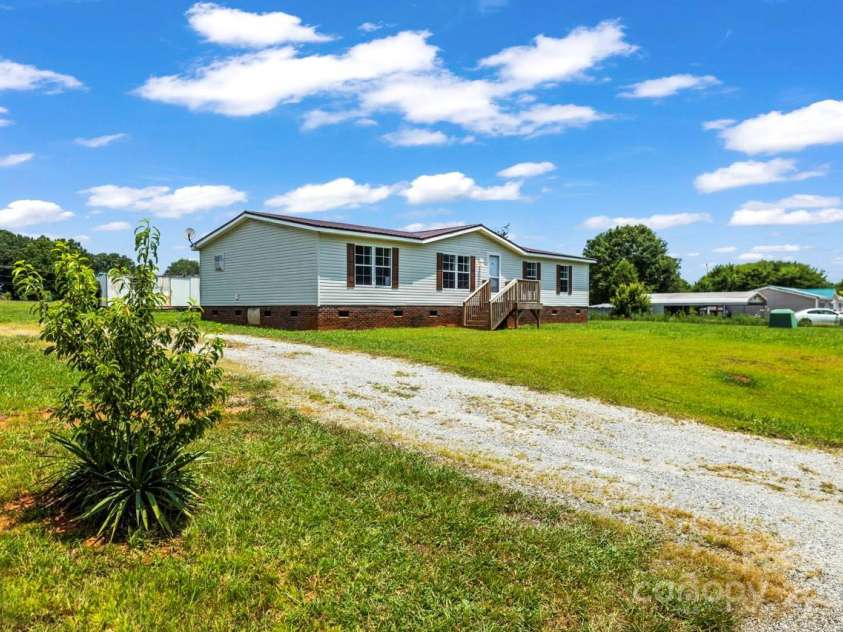 1133 Lynn Lane, Catawba, NC 28609.  MLS# CAR4275480, YatesRealty ID 1540. Welcome home