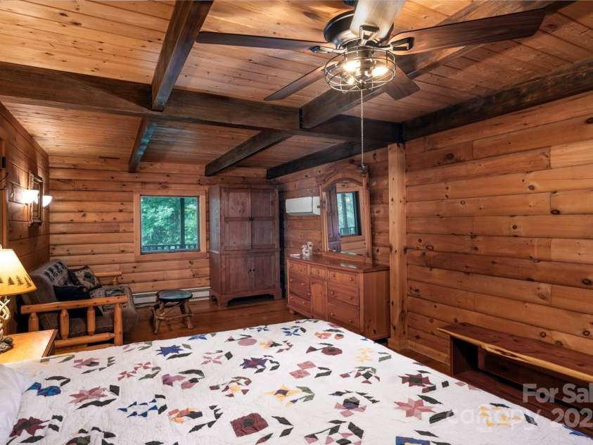 3925 Blackberry Crest Lane, Lenoir, NC 28645.  MLS# CAR4289541, YatesRealty ID 15400. 