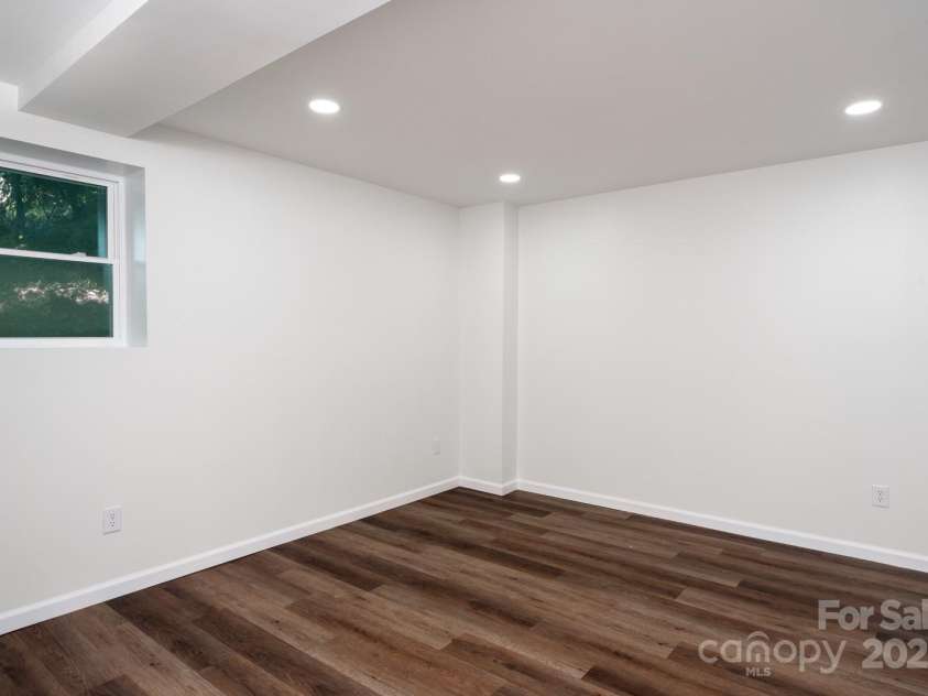 3925 Blackberry Crest Lane, Lenoir, NC 28645.  MLS# CAR4289541, YatesRealty ID 15400. 