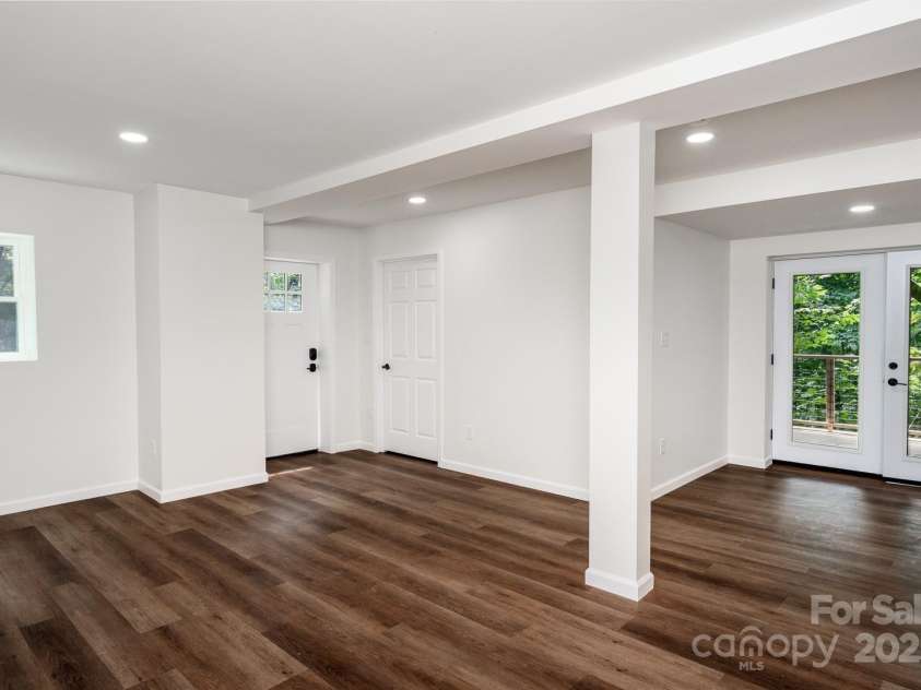 3925 Blackberry Crest Lane, Lenoir, NC 28645.  MLS# CAR4289541, YatesRealty ID 15400. 