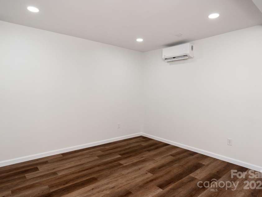 3925 Blackberry Crest Lane, Lenoir, NC 28645.  MLS# CAR4289541, YatesRealty ID 15400. 