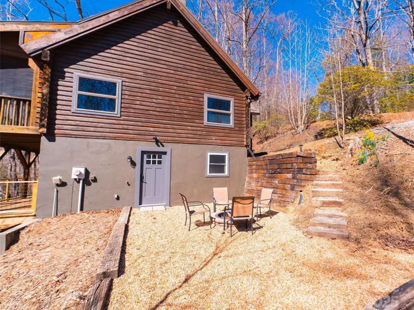 3925 Blackberry Crest Lane, Lenoir, NC 28645.  MLS# CAR4289541, YatesRealty ID 15400. 