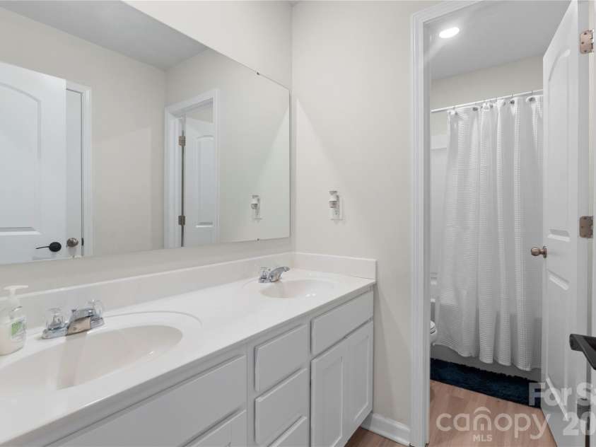 445 Marinna Joy Circle, Rockwell, NC 28138.  MLS# CAR4370079, YatesRealty ID 15400. 2nd Level Full Bath