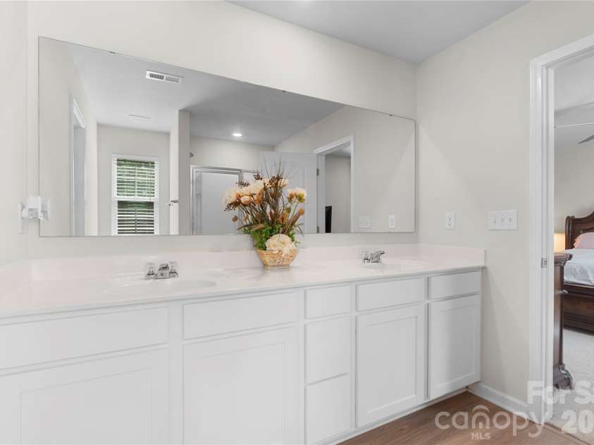 445 Marinna Joy Circle, Rockwell, NC 28138.  MLS# CAR4370079, YatesRealty ID 15400. 2nd Level Primary Bath