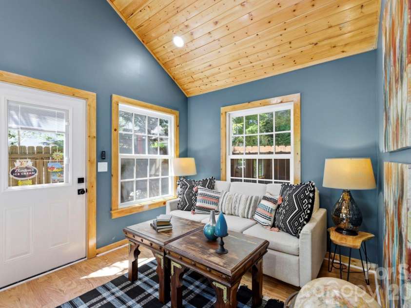 107 5th Street, Black Mountain, NC 28711.  MLS# CAR4371363, YatesRealty ID 15401. 
