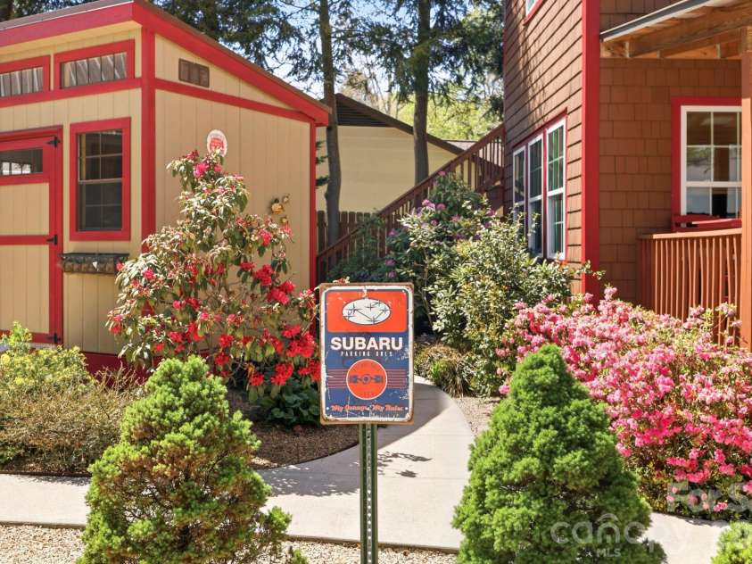 107 5th Street, Black Mountain, NC 28711.  MLS# CAR4371363, YatesRealty ID 15401. 