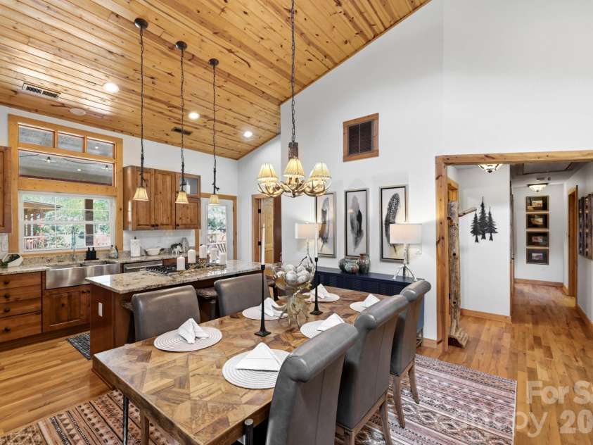 107 5th Street, Black Mountain, NC 28711.  MLS# CAR4371363, YatesRealty ID 15401. Dining Area