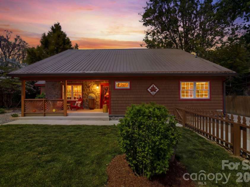 107 5th Street, Black Mountain, NC 28711.  MLS# CAR4371363, YatesRealty ID 15401. Front of Main house
