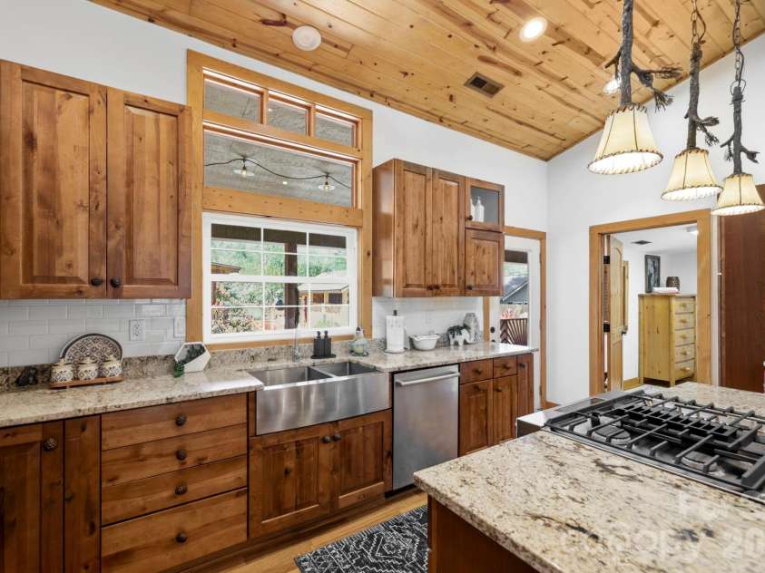 107 5th Street, Black Mountain, NC 28711.  MLS# CAR4371363, YatesRealty ID 15401. Gourmet Kitchen w/ stainless steel appliances 