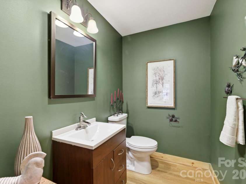 107 5th Street, Black Mountain, NC 28711.  MLS# CAR4371363, YatesRealty ID 15401. Half Bath