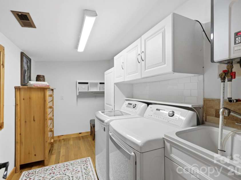 107 5th Street, Black Mountain, NC 28711.  MLS# CAR4371363, YatesRealty ID 15401. Laundry/ Mud Room