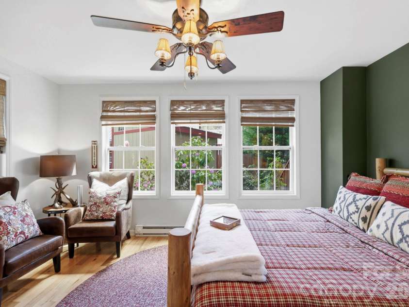 107 5th Street, Black Mountain, NC 28711.  MLS# CAR4371363, YatesRealty ID 15401. Main level back house studio apartment 