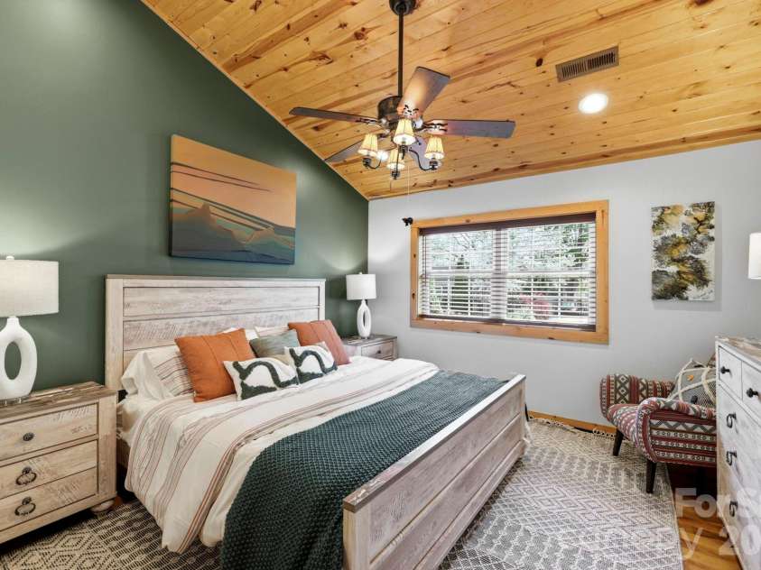 107 5th Street, Black Mountain, NC 28711.  MLS# CAR4371363, YatesRealty ID 15401. Primary Bedroom w/ 2 walk in closets