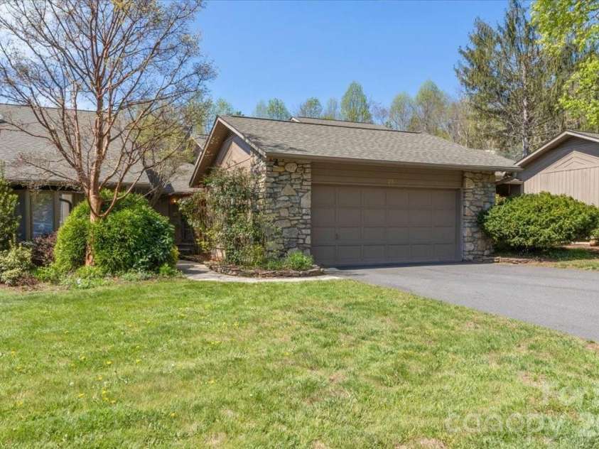 21 Ridge Terrace, Asheville, NC 28804.  MLS# CAR4370277, YatesRealty ID 15402. 