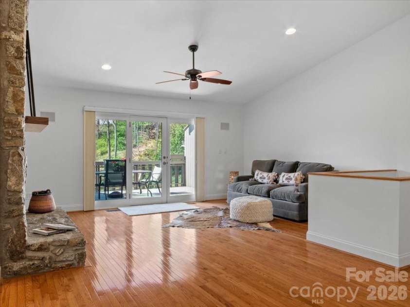 21 Ridge Terrace, Asheville, NC 28804.  MLS# CAR4370277, YatesRealty ID 15402. 