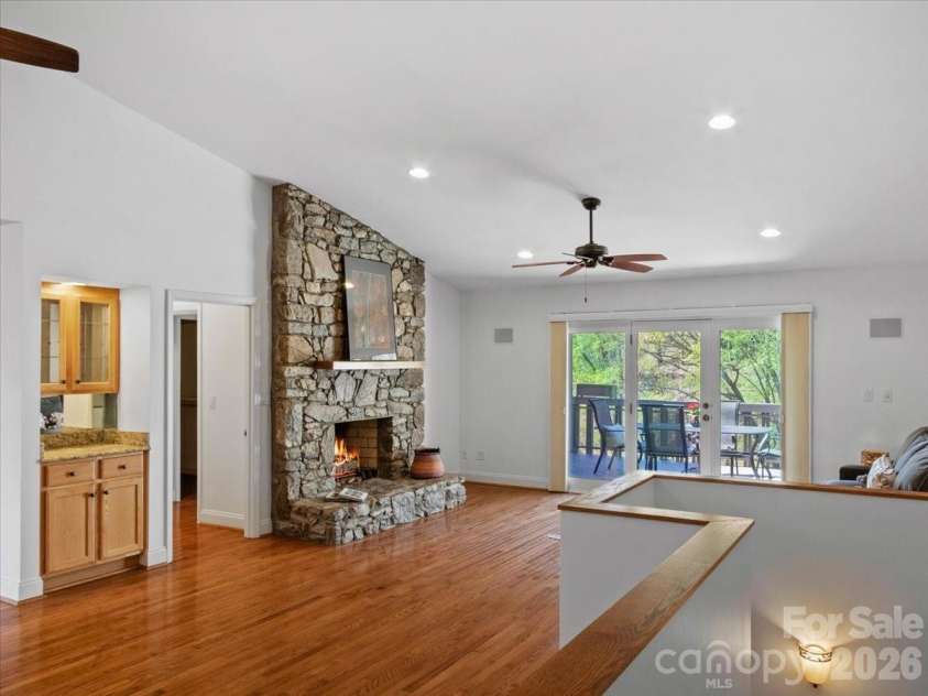 21 Ridge Terrace, Asheville, NC 28804.  MLS# CAR4370277, YatesRealty ID 15402. 