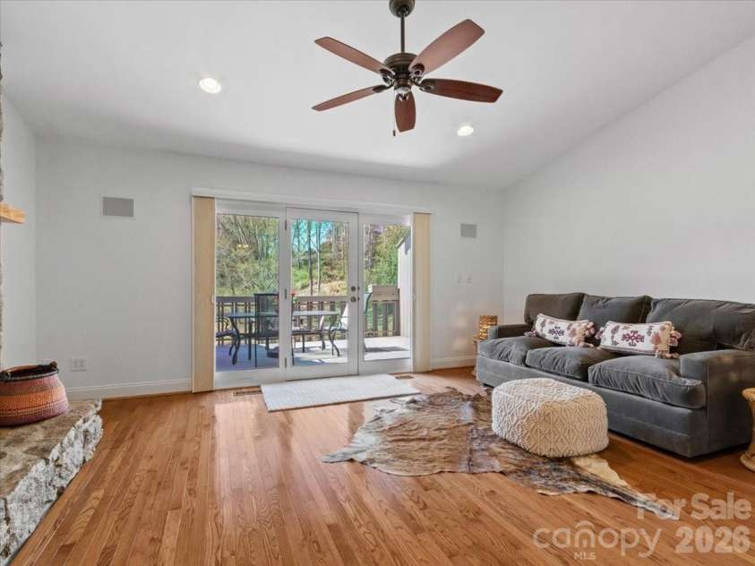 21 Ridge Terrace, Asheville, NC 28804.  MLS# CAR4370277, YatesRealty ID 15402. 