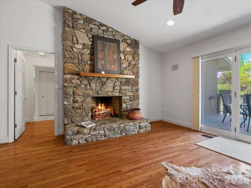 21 Ridge Terrace, Asheville, NC 28804.  MLS# CAR4370277, YatesRealty ID 15402. 