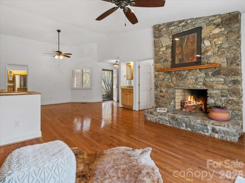 21 Ridge Terrace, Asheville, NC 28804.  MLS# CAR4370277, YatesRealty ID 15402. 