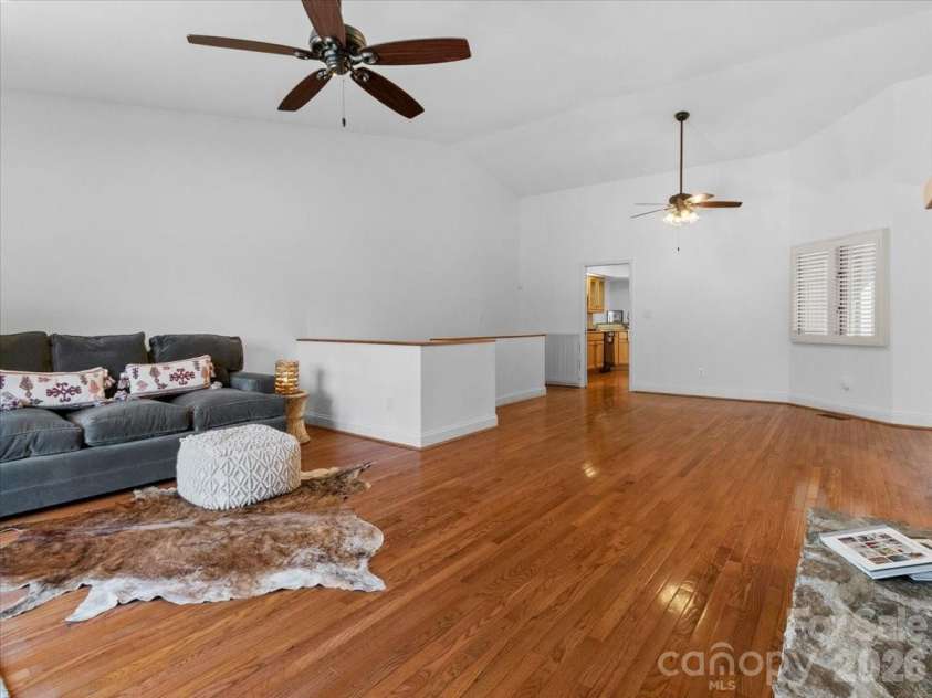 21 Ridge Terrace, Asheville, NC 28804.  MLS# CAR4370277, YatesRealty ID 15402. 