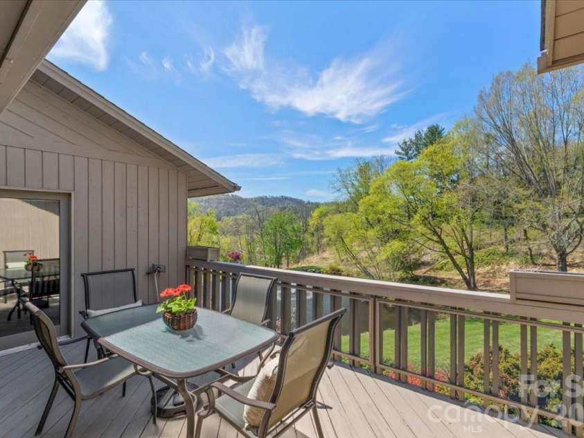 21 Ridge Terrace, Asheville, NC 28804.  MLS# CAR4370277, YatesRealty ID 15402. 