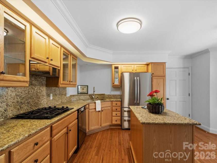 21 Ridge Terrace, Asheville, NC 28804.  MLS# CAR4370277, YatesRealty ID 15402. 