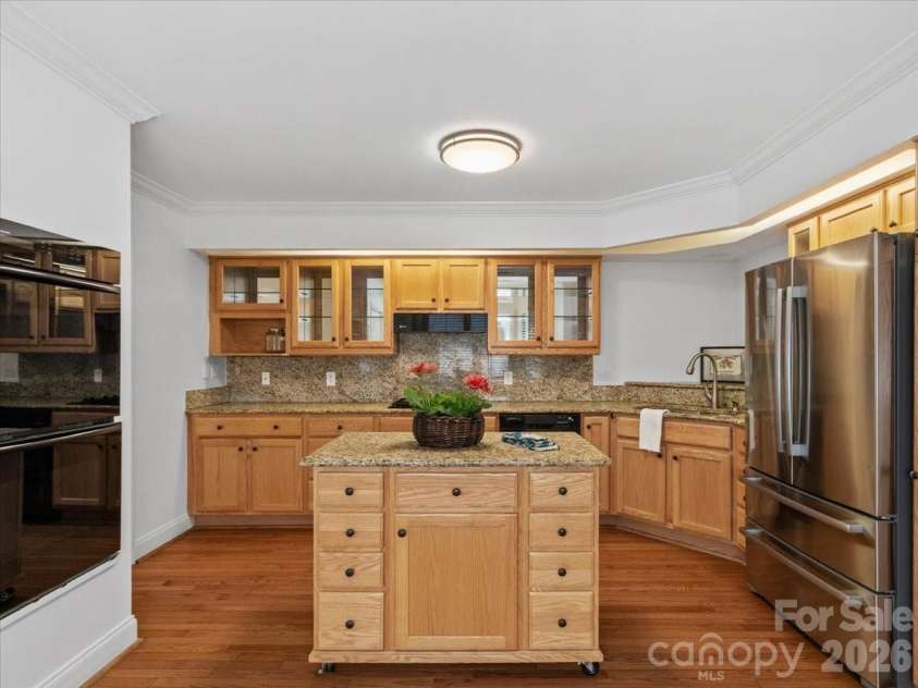21 Ridge Terrace, Asheville, NC 28804.  MLS# CAR4370277, YatesRealty ID 15402. 
