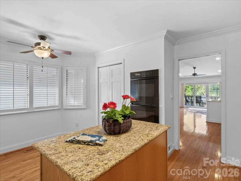 21 Ridge Terrace, Asheville, NC 28804.  MLS# CAR4370277, YatesRealty ID 15402. 