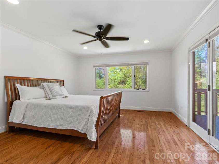 21 Ridge Terrace, Asheville, NC 28804.  MLS# CAR4370277, YatesRealty ID 15402. 